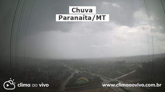 Na imagem mostra o avanço de chuva sobre a cidade de Paranaíta/MT